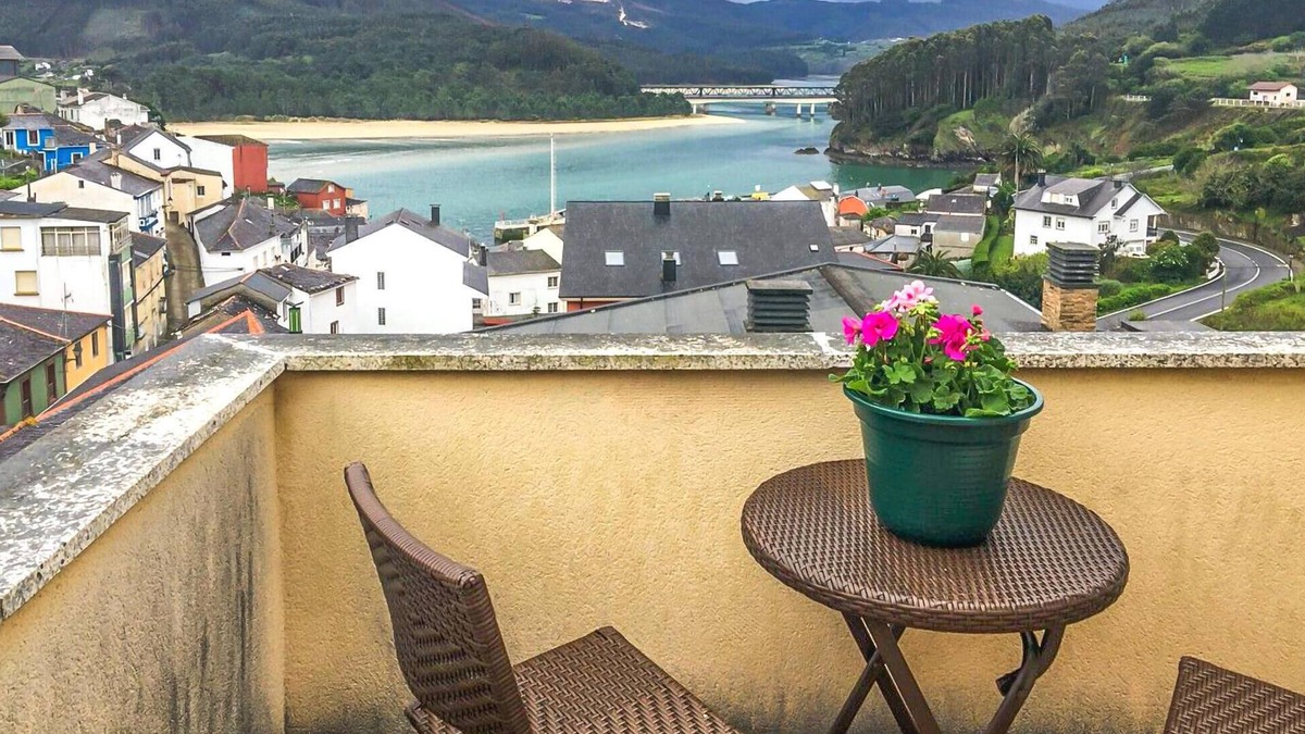 Porto do Barqueiro Apartment | 2 bedroom gorgeous apartment in Mañon
