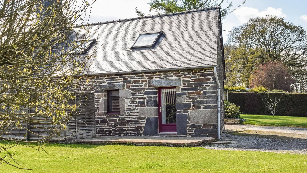 Gouarec House | 2 bedroom gorgeous home in Gouarec