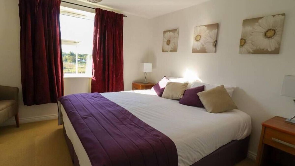 Middleton Cheney Apartment | 2 bedroom - great location near train station & parking @Banbury