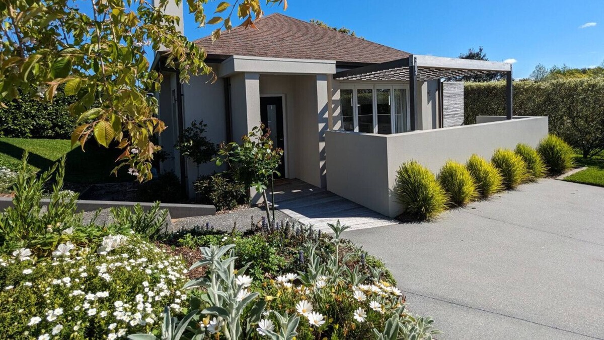 Bethlehem House | 2-bedroom Guest House with hot tub