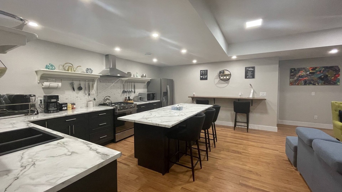 Okanagan-Similkameen House | 2 Bedroom Guest Suite in Peaceful and Quiet Neighborhood
