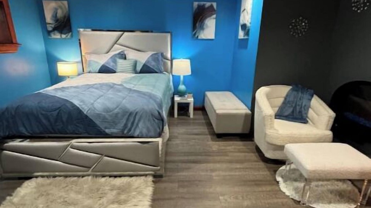 Bellwood Condo | 2-bedroom haven near Ohare with Wi-Fi, AC in fabulous Bellwood