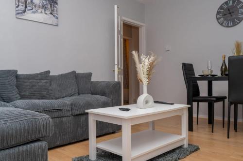 Weston by Wellend Apartment | 2 Bedroom Home Coventry, Parking