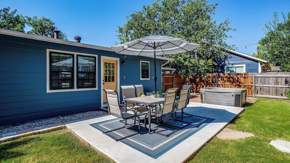 Granbury House | 2-bedroom Home with Hot Tub near Granbury Square