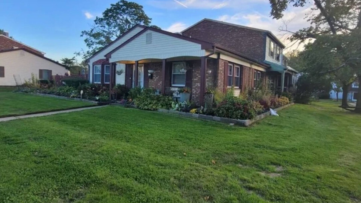 Willingboro House | 2 bedroom, host up to 5 people, willingboro 2 bedroom