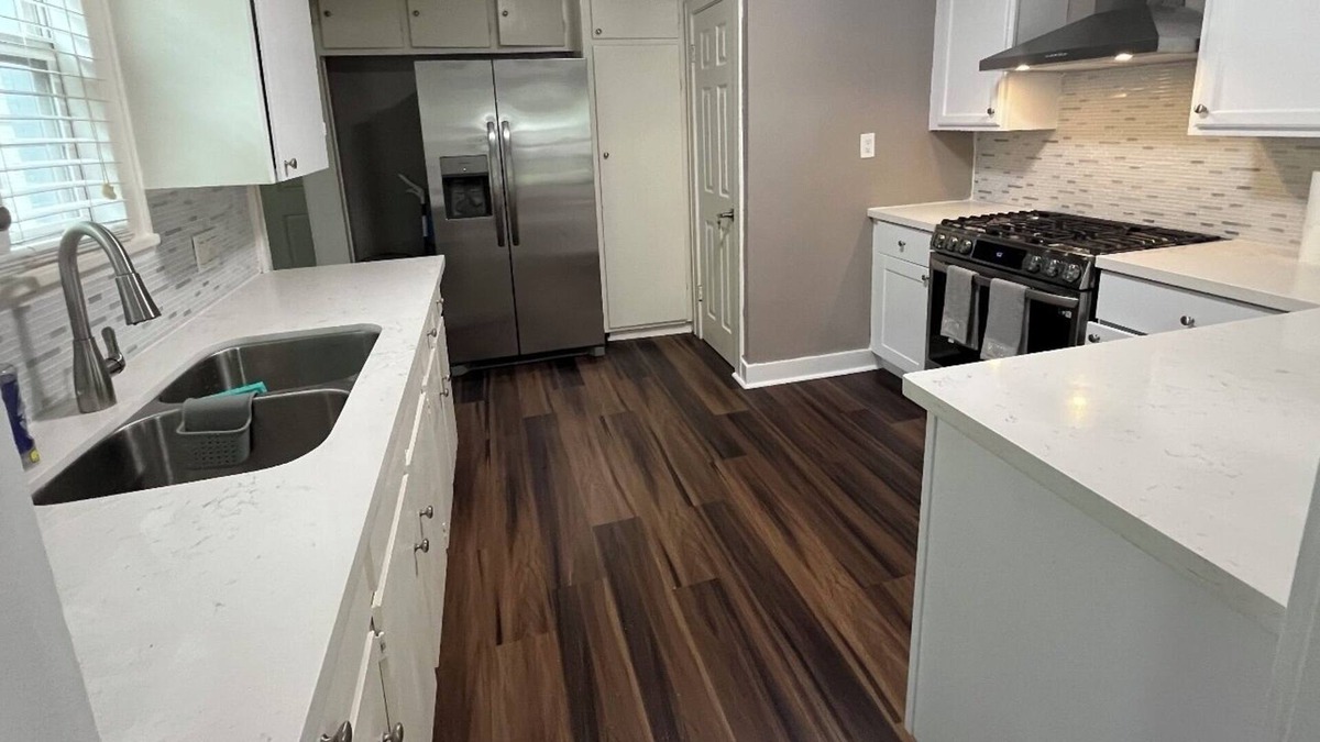 Bacliff House | 2 bedroom house 7 minutes away from kemah boardwalk and close to Galveston bay.