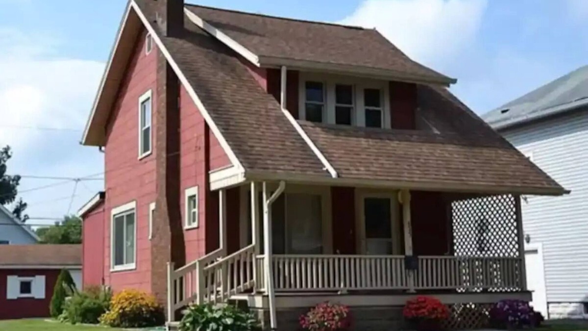 Massillon House | 2 bedroom house all to yourselves! 1.3mile to downtown Massillon