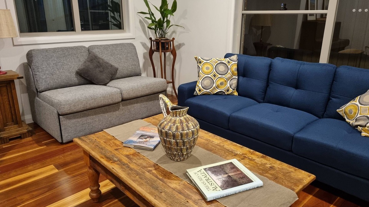 Nagambie House | 2 bedroom house Central Nagambie sleeps 5. Walking distance to lake and shops.