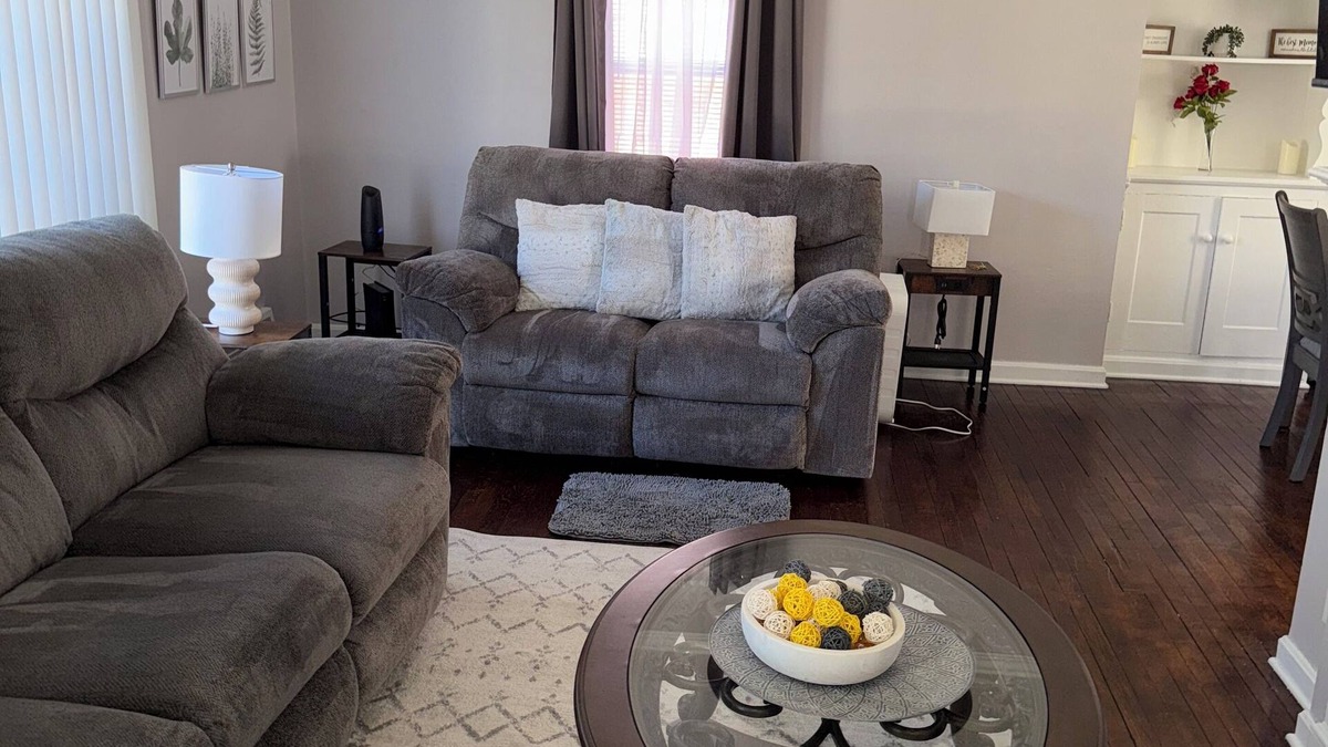 Cleveland Heights House | 2-bedroom house close to the Cleveland Clinic Main Campus w/fireplace and a den