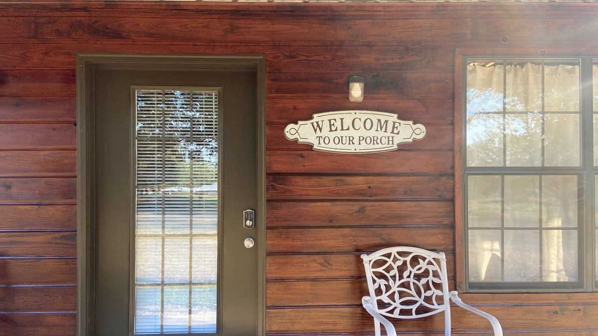 Batesville House | 2 Bedroom house close to Sardis Lake. 1 1/2 miles from I55 North Batesville exit