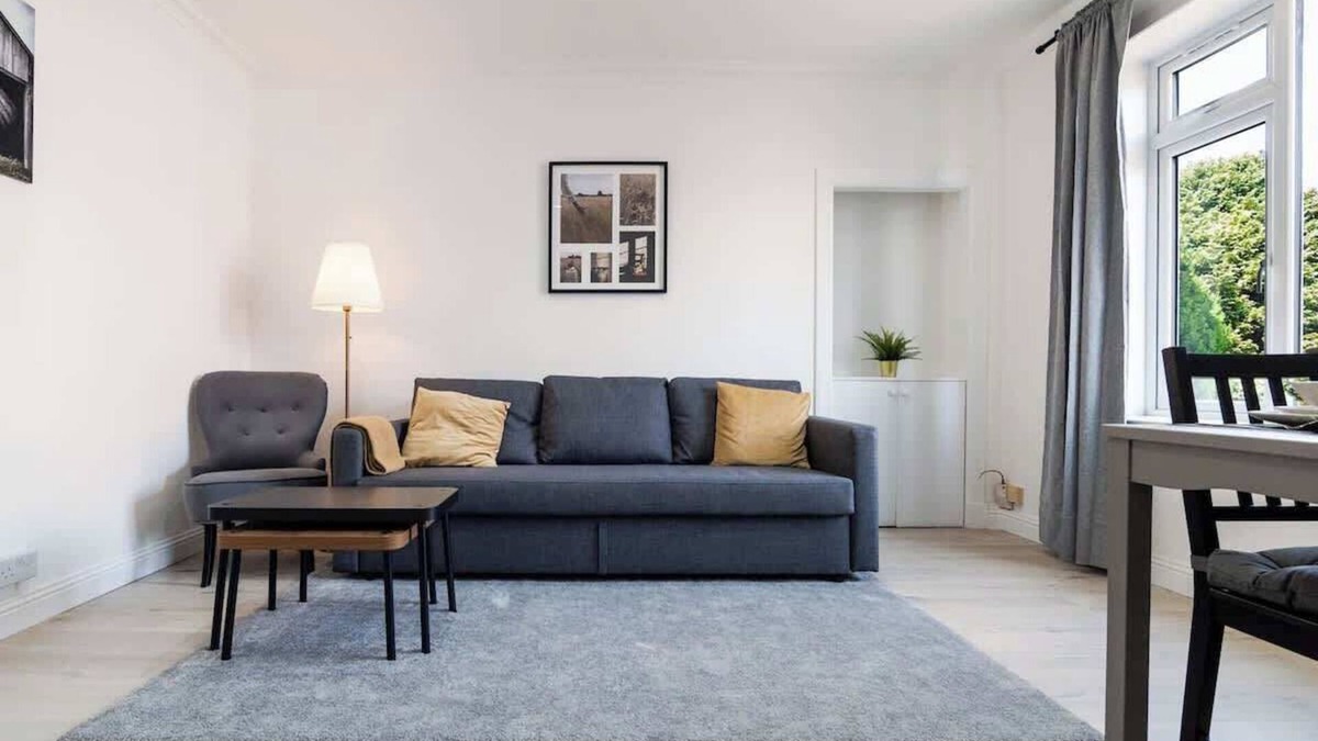 Methil House | 2 Bedroom House-Free Parking