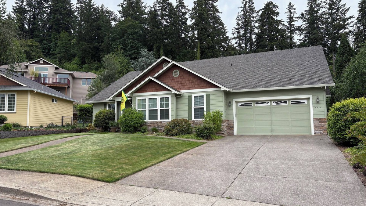 Salem House | 2-bedroom house in great neighborhood. 0.7 miles from Triathlon starting line