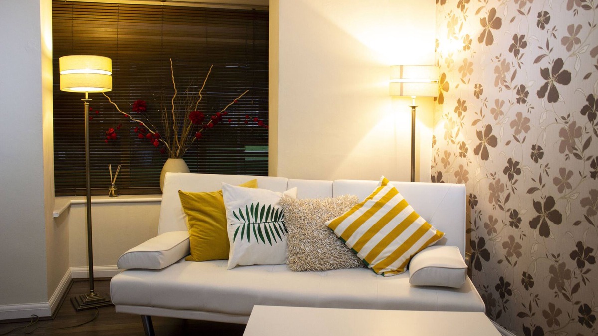 Bedford House | 2 bedroom house in Kempston closer to Bedford