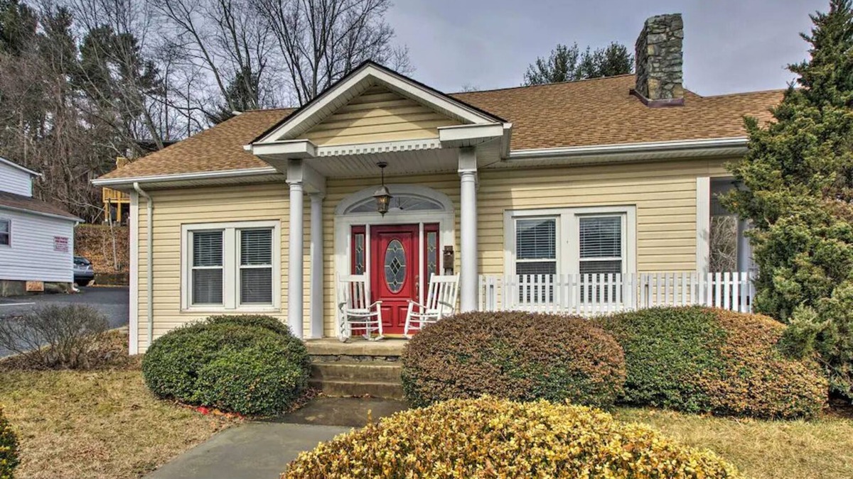 Boone House | 2 bedroom house on King Street in the heart of downtown Boone