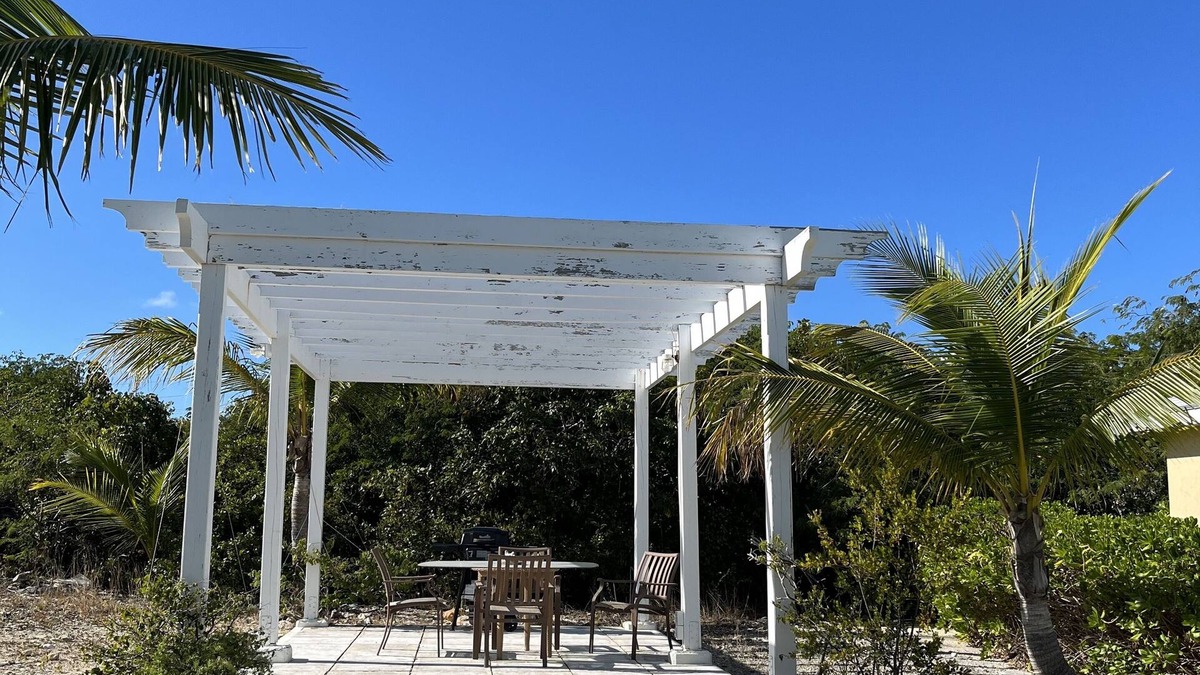 Leeward Settlement Cottage | 2-bedroom house in Providenciales