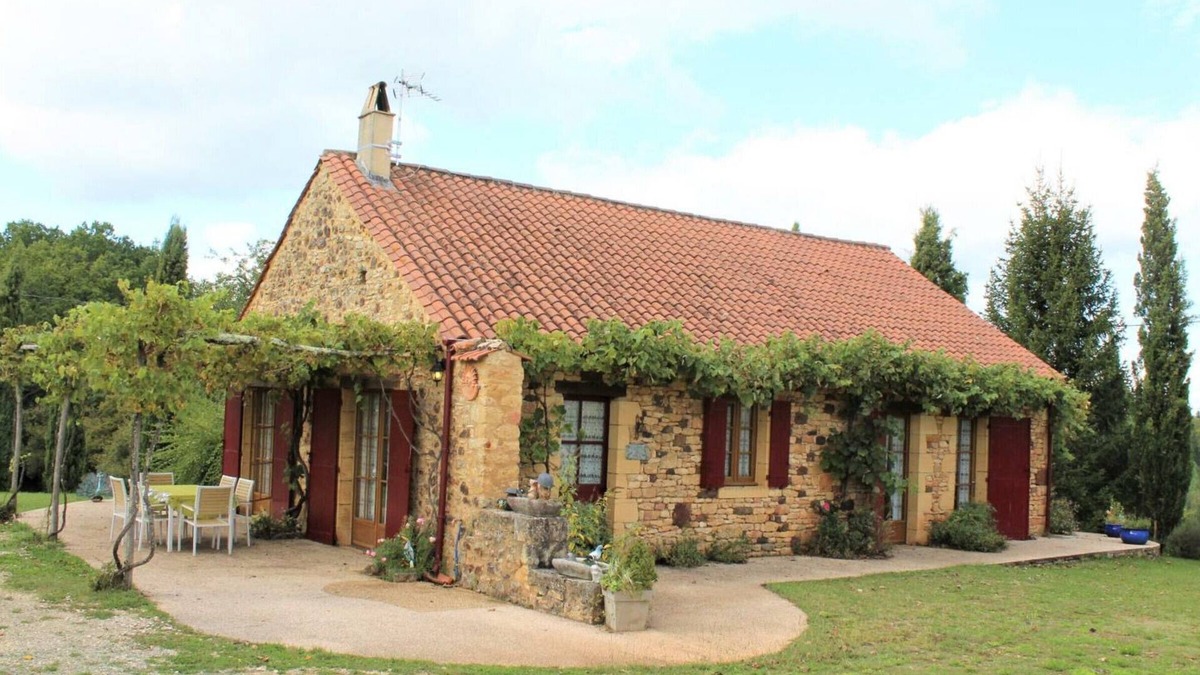 Mazeyrolles Cottage | 2-Bedroom House with Garden, Pet-Friendly, Parking, WiFi in Mazeyrolles