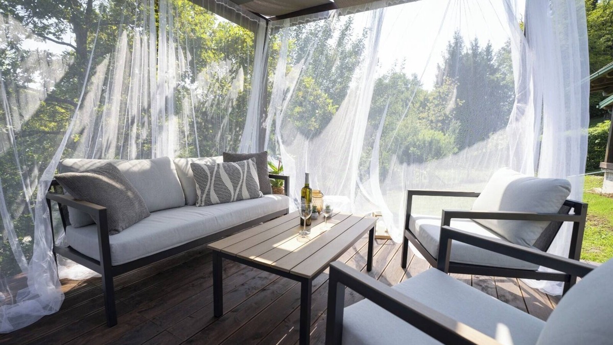 Netretic House | 2-bedroom house with Hot Tube, AC, WiFi. Enjoy a cozy stay near river.