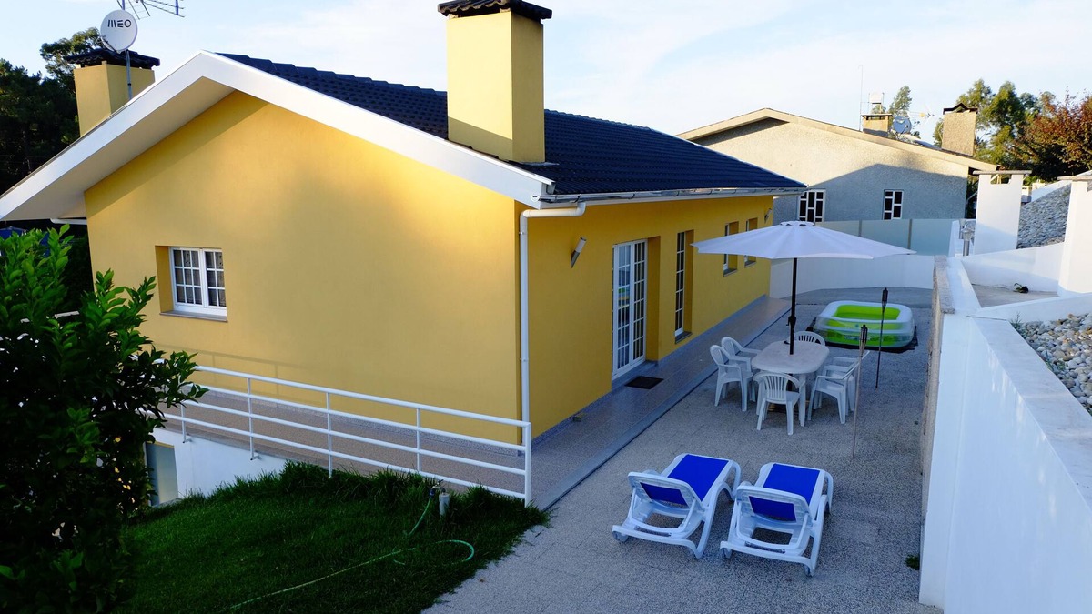 Santa Maria da Feira House | 2 bedroom house with modern furniture1 suite with toillet, terrace/25 km Porto