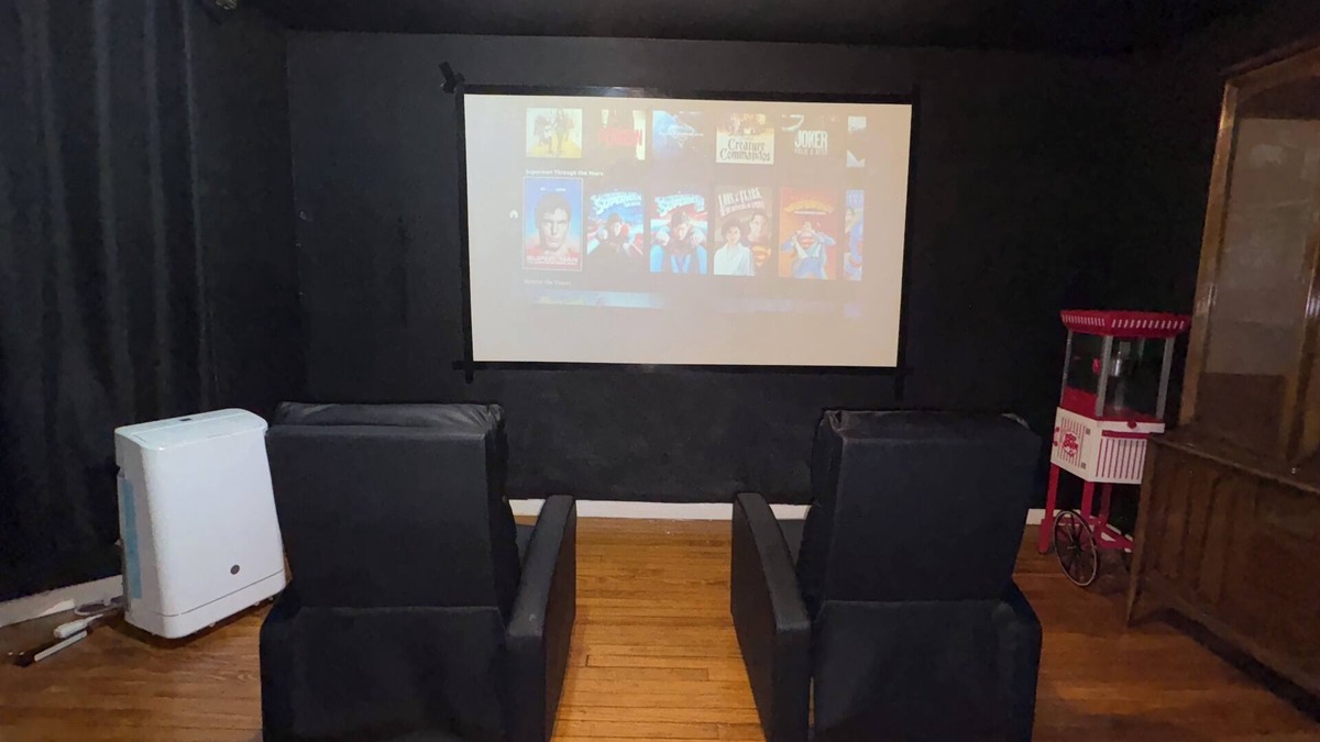 Wakefield House | 2-bedroom house with WiFi, Movie Theater, Home Office No Cleaning fee