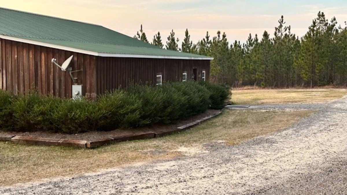 Patrick House | 2 bedroom huntbox located on 220 acre farm close to H Cooper Black.