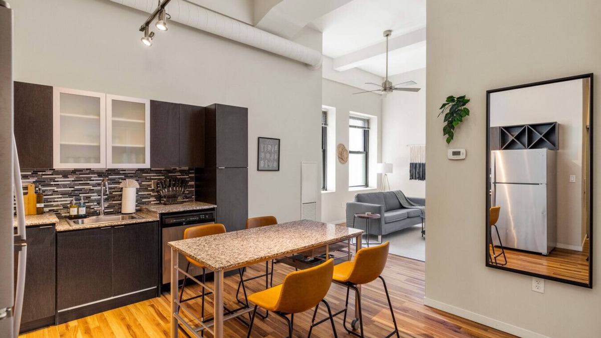 Downtown Cincinnati Apartment | 2-Bedroom in CBD Near Fountain Sq & Carew Tower