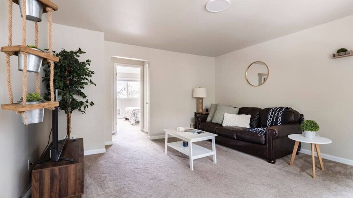 Kenmore Apartment | 2 bedroom Kenmore Apartment