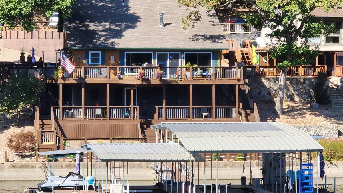 Sunrise Beach House | 2 Bedroom Lakefront In Frankie & Louies Cove!