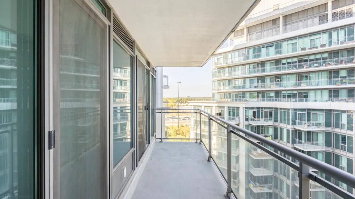 Humber Bay Condo | 2 Bedroom Lakrefront Condo
