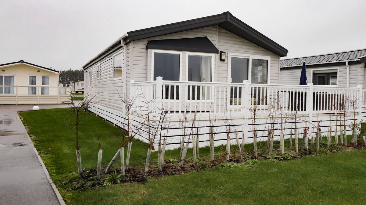 Pevensey Cottage | 2 BEDROOM LODGE AT PEVENSEY BAY, family friendly in Pevensey Bay