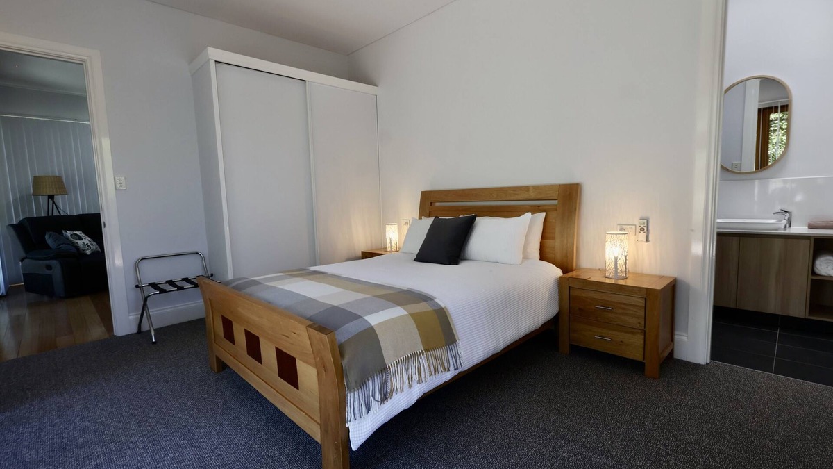 Henty Apartment | 2 Bedroom Lodge - Henty Lodge