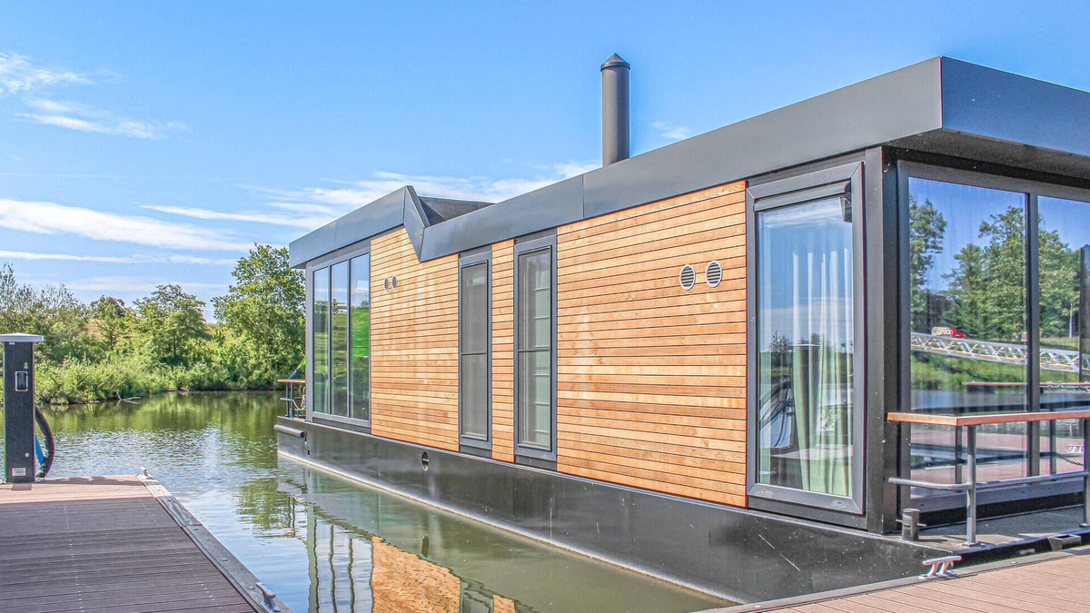 Ohe en Laak Boat Rental | 2 bedroom lovely ship in Ohé & Laak