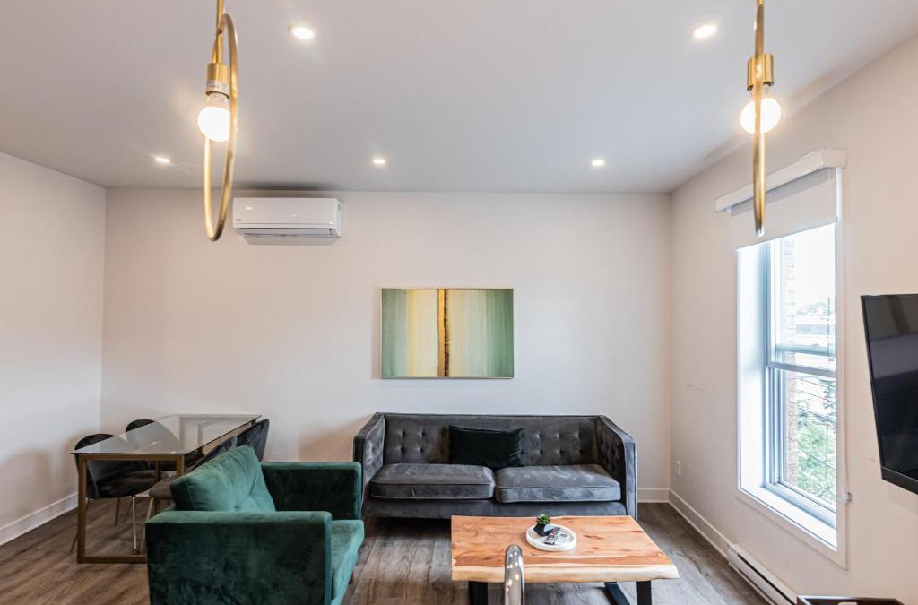Griffintown Apartment | 2 Bedroom Luxury in the Mile End by Den Stays