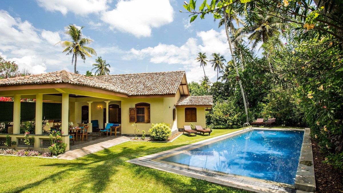 Kathaluwa Ski Chalet | 2 bedroom luxury villa with private pool - 1 minute walk to the beach