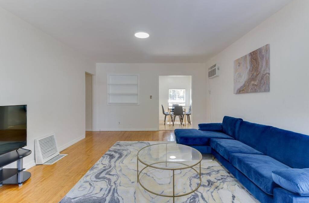 Rampart Village House | 2 Bedroom Mid-Wilshire Charmer close to Downtown