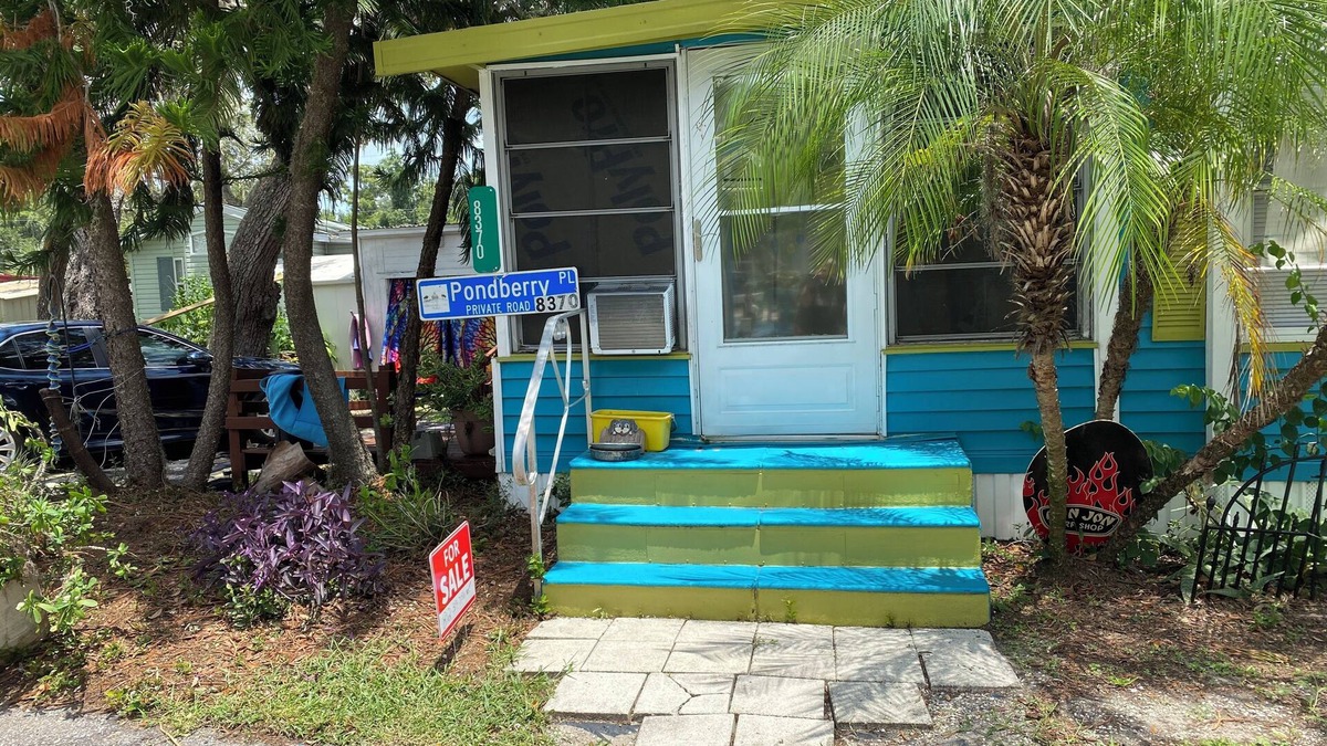 Riverview House | 2-bedroom mobile home in fabulous Riverview with fitness room, AC over 55 comm