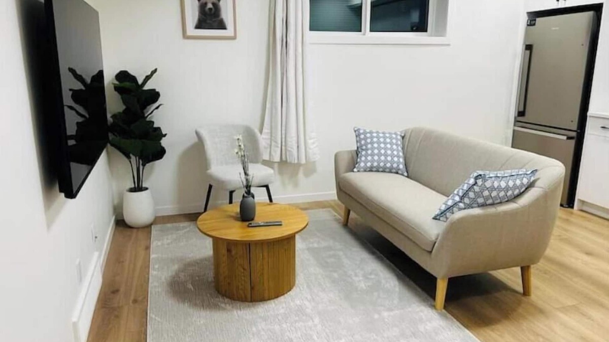 Sage Hill House | 2 Bedroom Modern Comfort Calgary