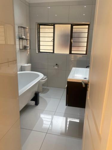 Douglasdale Apartment | 2 Bedroom Near Monte Casino