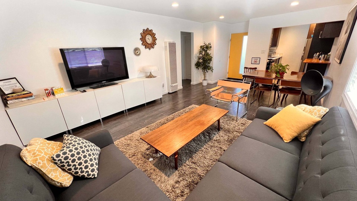 Northwest Torrance Apartment | 2 Bedroom Newly Remodeled Comfy Modern Apartment