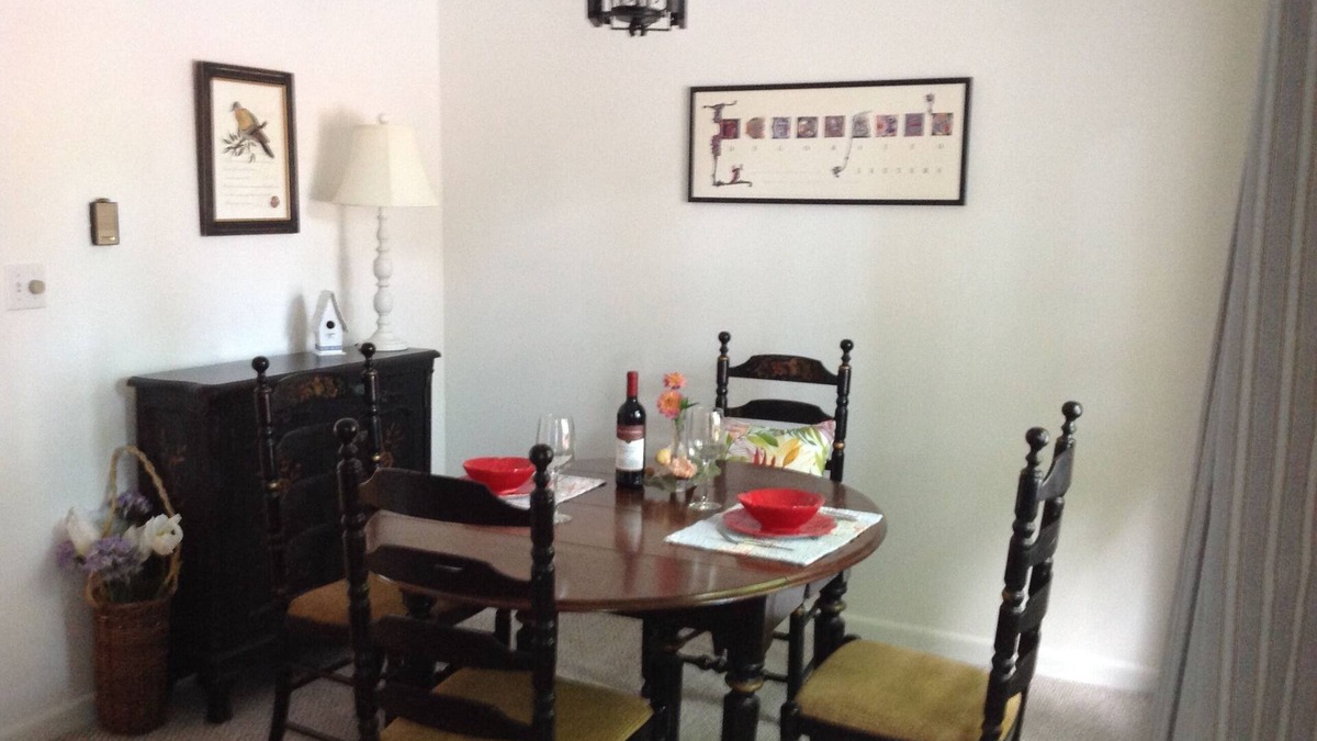 Lee House | 2 Bedroom newly renovated townehouse, beautifully decorated at Garfield House