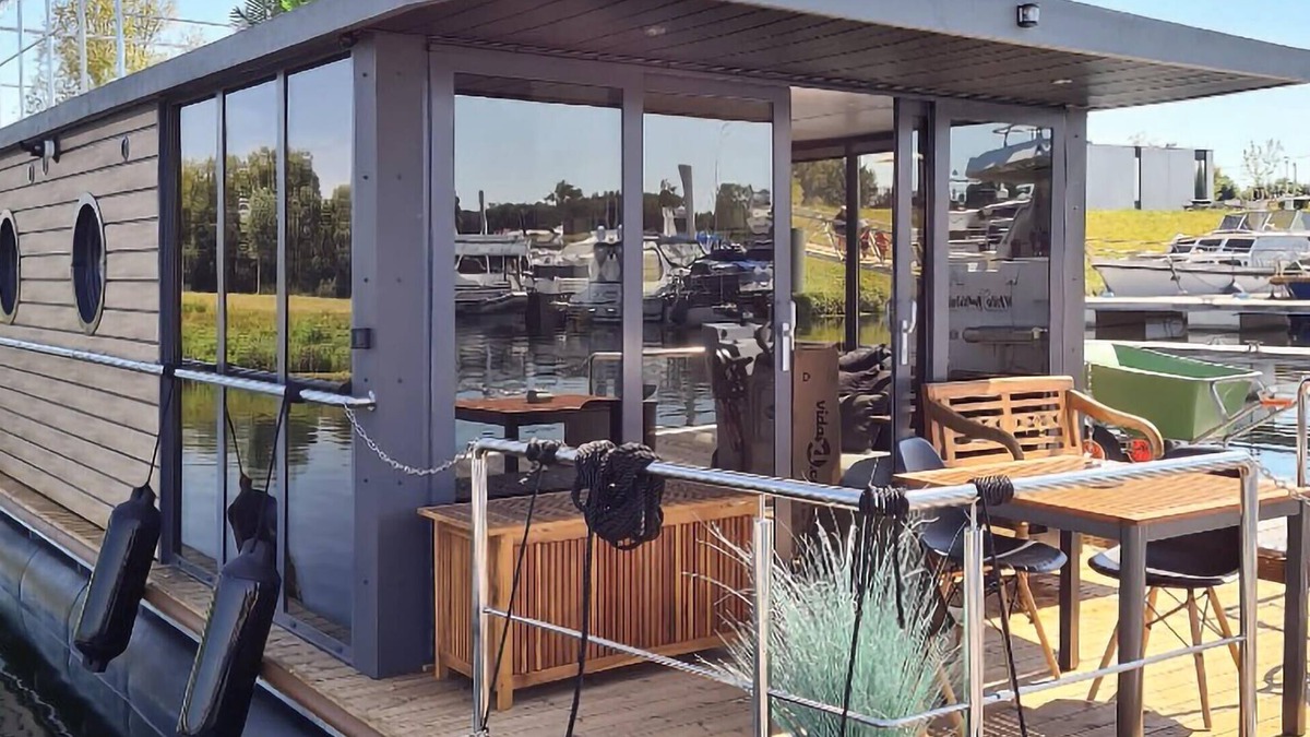 Ophoven Boat Rental | 2 bedroom nice ship in Ophoven