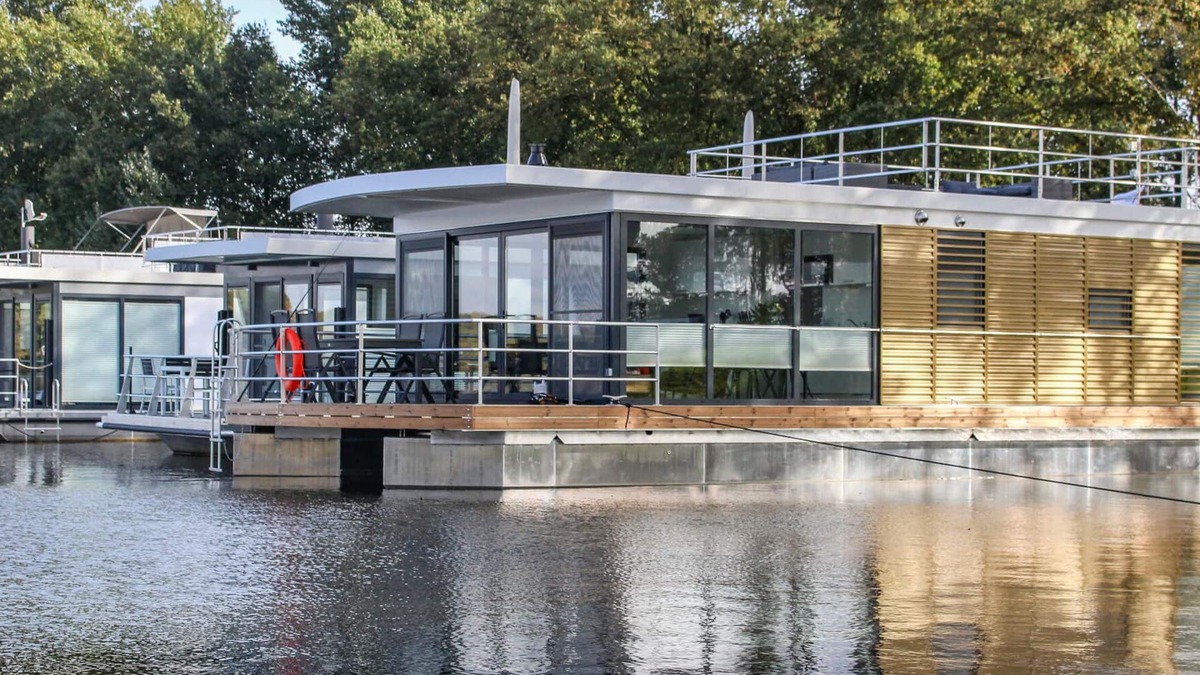 Leuken Boat Rental | 2 bedroom nice ship in Well