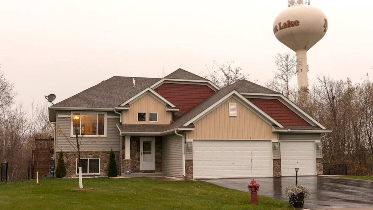 Forest Lake Apartment | 2 Bedroom Oasis! Mother in-Law Apt Forest Lake, MN