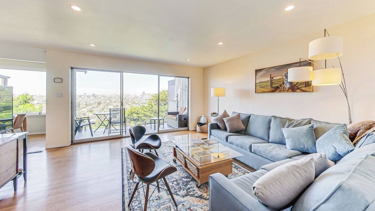 Bernal Heights Apartment | 2 bedroom one bath home next to Bernal Park with stunning city views