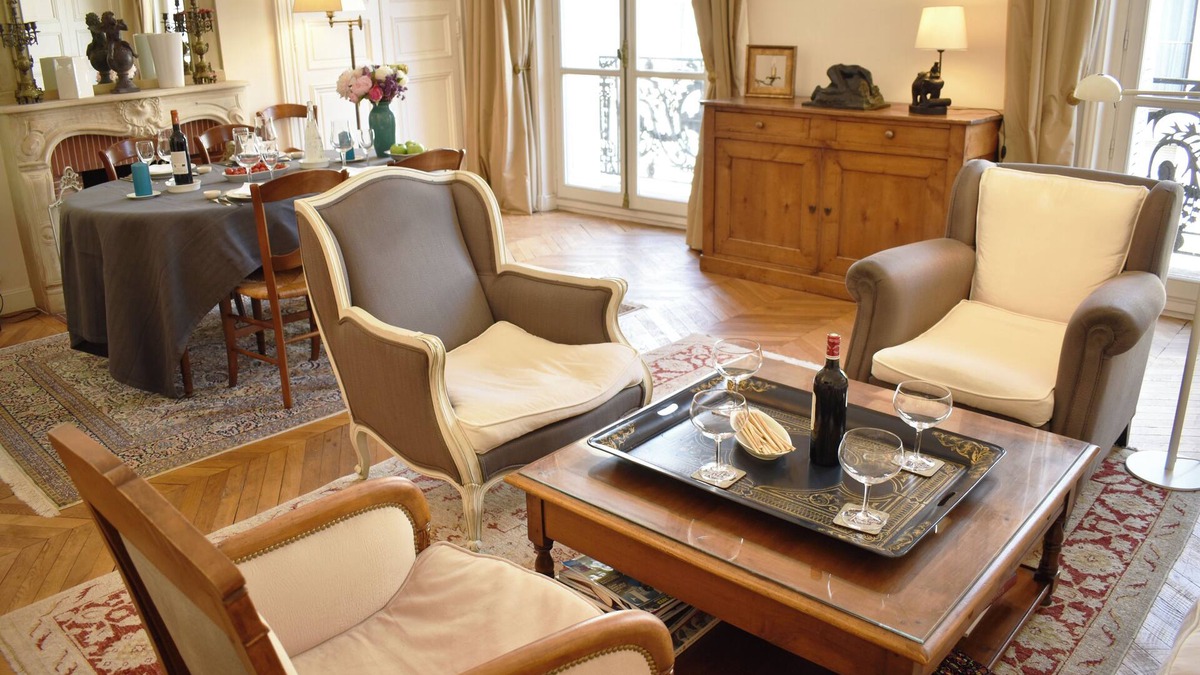 Chaillot Apartment | 2 Bedroom Parisian Luxury Next to Champs-elysées