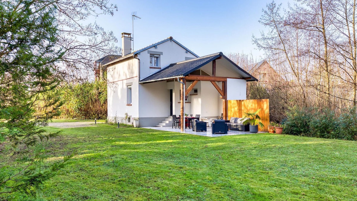 Pitres House | 2 bedroom pet friendly home in Pîtres