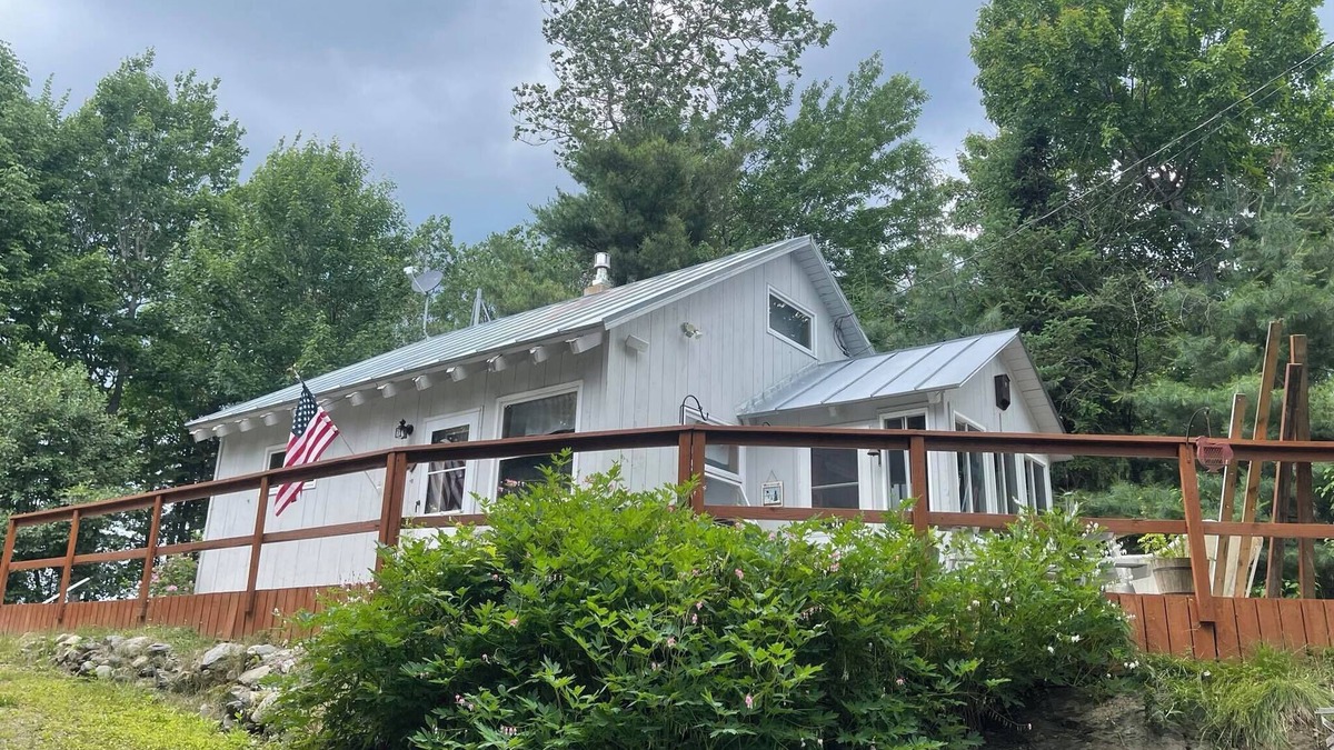 Jackman House | 2 bedroom private custom built home with loft.