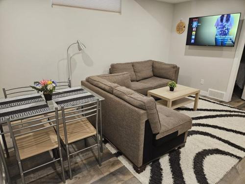 Sage Hill Apartment | 2-bedroom private entrance suite with full kitchen