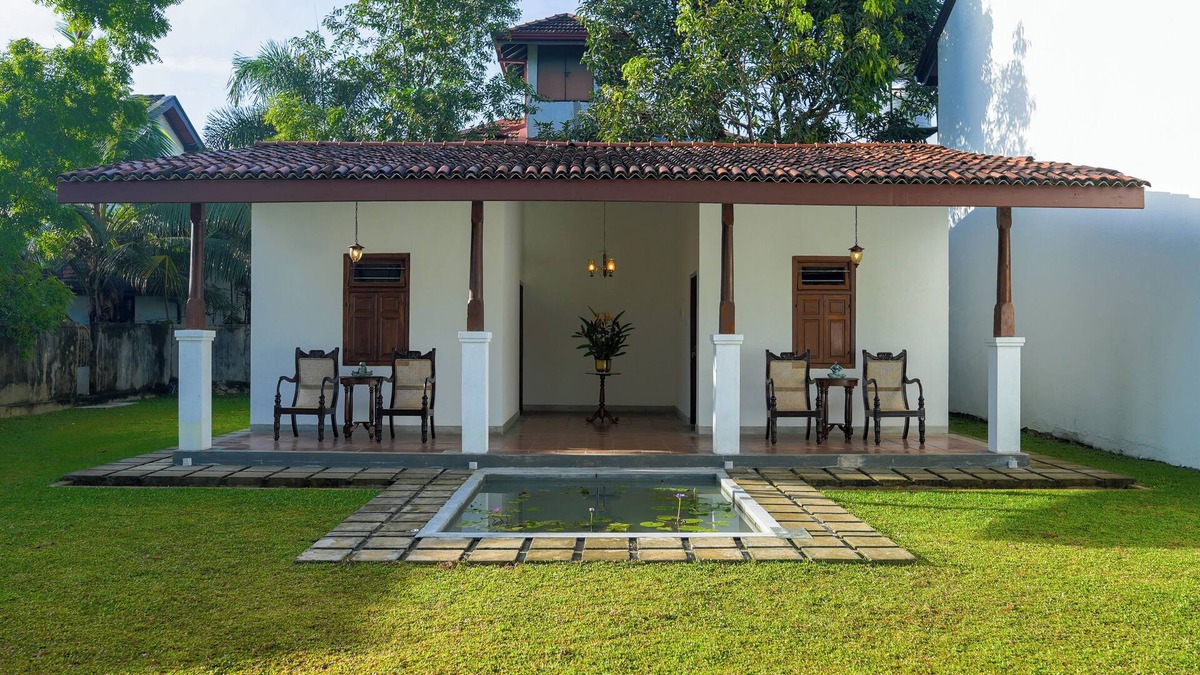 Ekala Villa | 2-bedroom Private villa near Int'l Airport with AC, free WiFi and Swimming Pool.