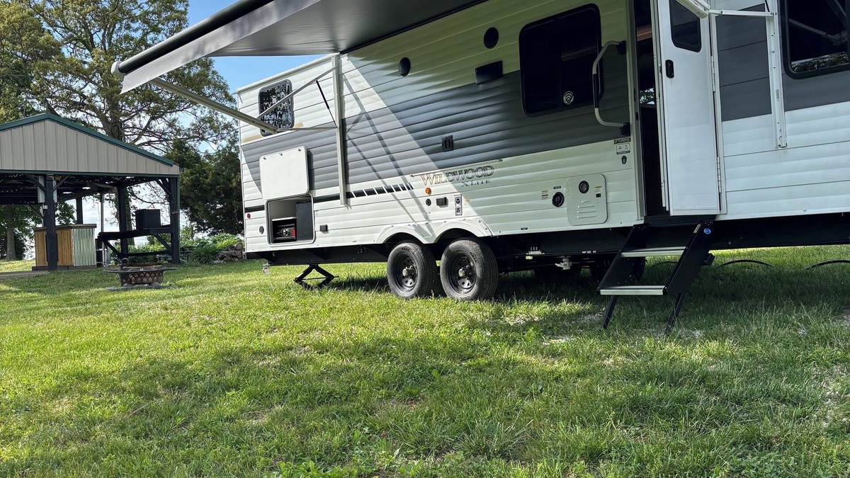 Dundee House | 2-bedroom RV in perfect Hartford with AC
