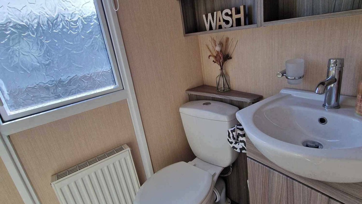 Ingoldmells House | 2-bedroom, Sleeps 4, dog friendly, WiFi next to Fantasy Island, Ingoldmells